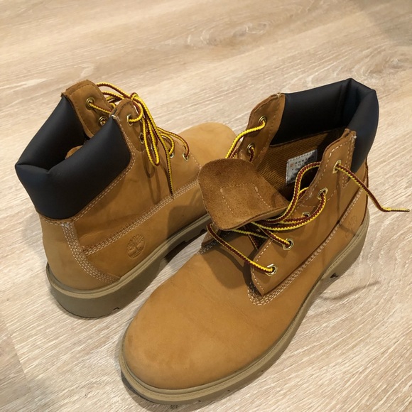 Timberland Boots - size US4 (women’s 6). - like new! - Picture 3 of 4
